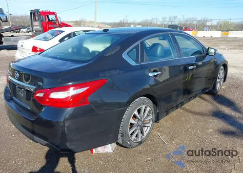 2017 Nissan Altima 2.5 z USA, uszkodzony, nr VIN 1N4AL3AP2HC230342
